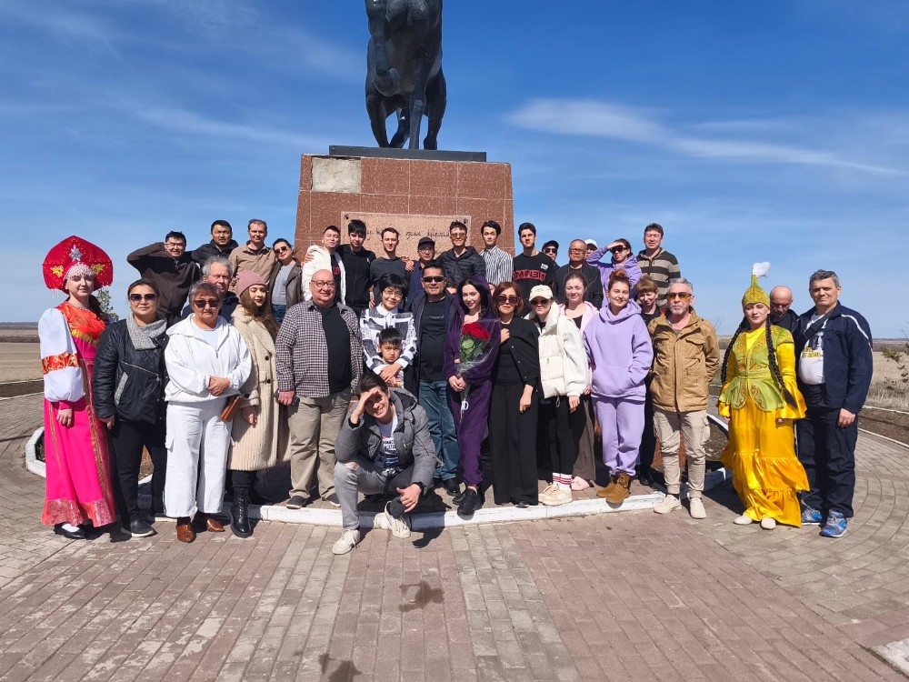 Театрлық гастрольдер: Шымкент бізде қонақта